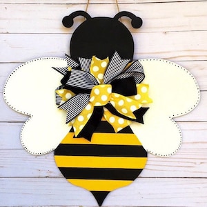 Bumble Bee Door Hanger: Wooden Spring Decor - Bee Door Decor
