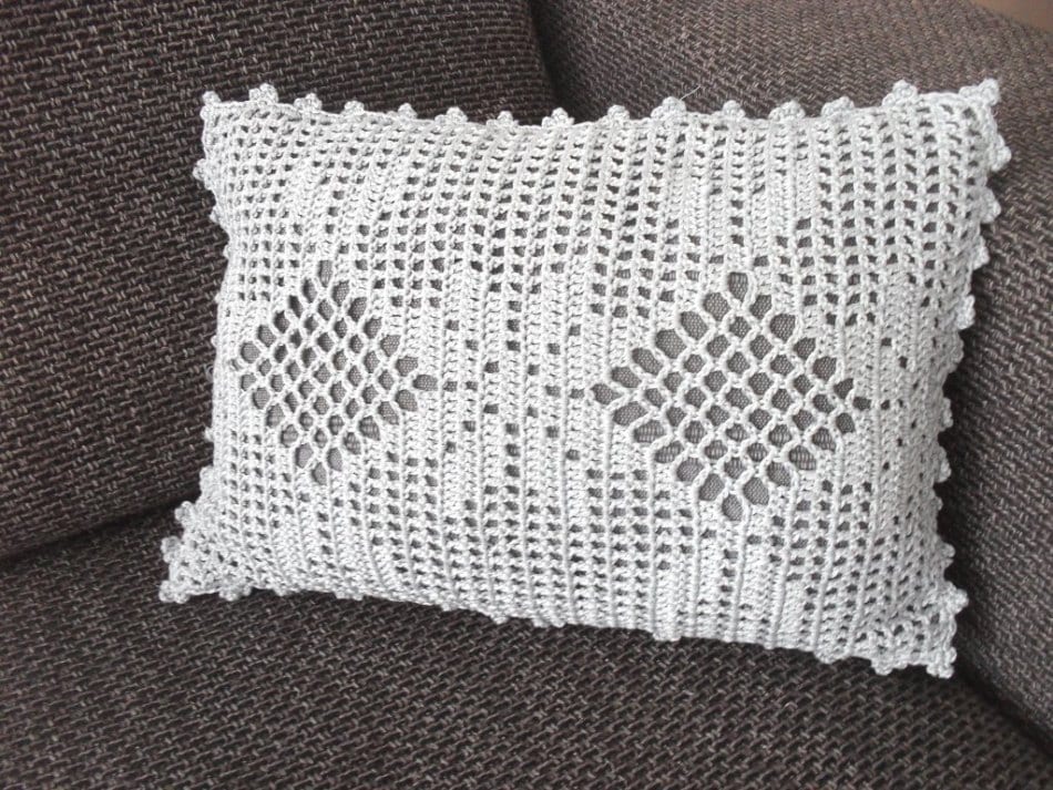 21 Crochet Filet Charts with Blankets, Doilies, and Appliqués 20 Romantic Cushion Cover Crochet Pattern