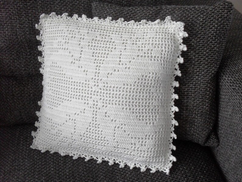 Filet Crochet Pillow Pattern,white Tulips Vintage Pillow Case PDF