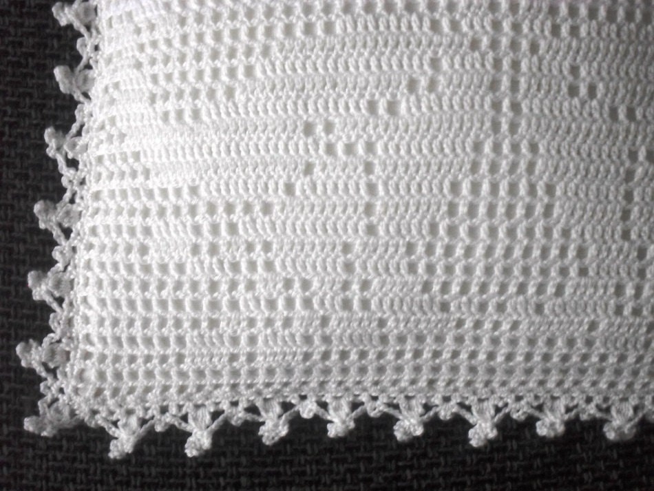 Filet Crochet Pillow Pattern,white Tulips Vintage Pillow Case PDF