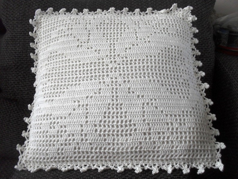 Filet Crochet Pillow Pattern,white Tulips Vintage Pillow Case PDF