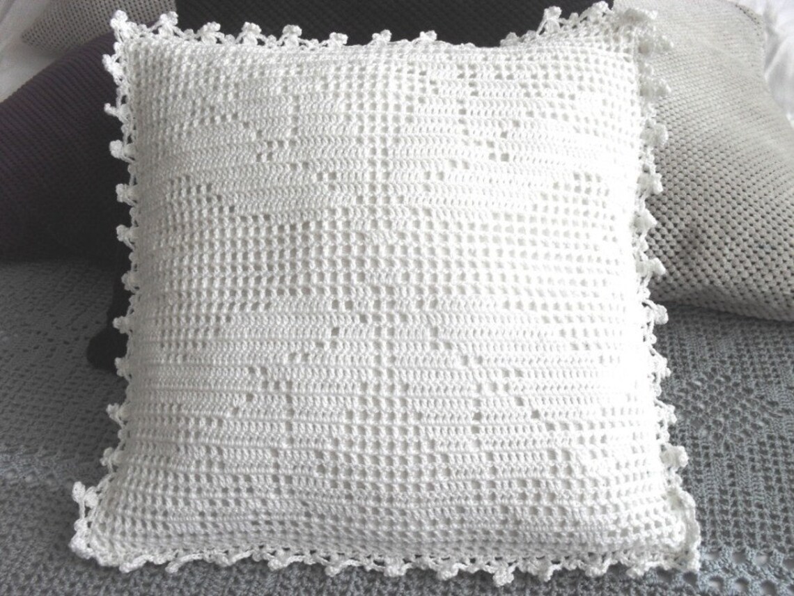 Filet Crochet Pillow Pattern,white Tulips Vintage Pillow Case PDF