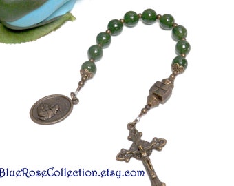 SAINT ANTHONY of PADUA pocket rosary in green jade stones. Vintage style single decade rosary. Catholic gift for men and boys.