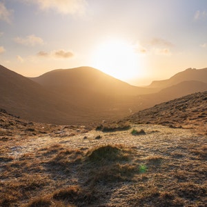 Impresión de las montañas Mourne, Irlanda del Norte, fotografía de paisaje irlandés, impresión de Irlanda, Brecha de liebres,