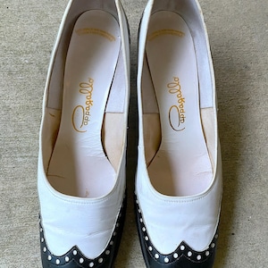 Vintage 1960s Pappagallo Womens Black and White Leather Oxford Shoes Spectator Heels Saddle Style Shoes Retro Two Tone Heels