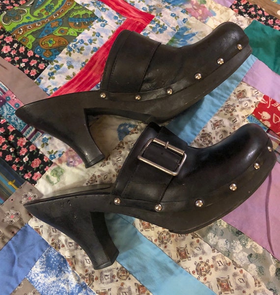 mia black clogs