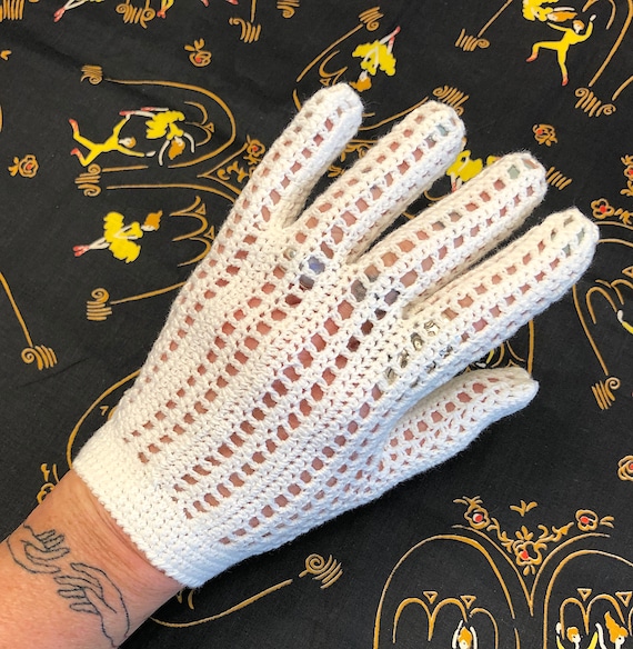 Vintage 1950s Royale by Fownes White Crochet Glove