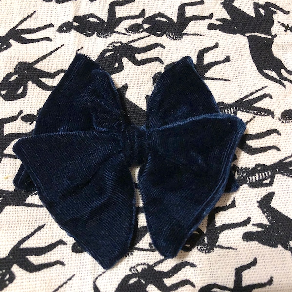Vintage 1950s 1960s Midnight Blue Velvet Bow Tie Clip on Bow Tie Blue Velvet Prom Wedding Cocktail Party Retro Bow Tie Mod Costume Play