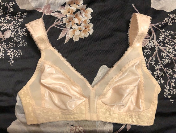 Vintage 1980s Beige Nude Colored Floral Lace and Mesh Padded Soft Cup Bra  by Underscore for JC Penney Retro Lingerie Bra Pin up Burlesque -   Canada