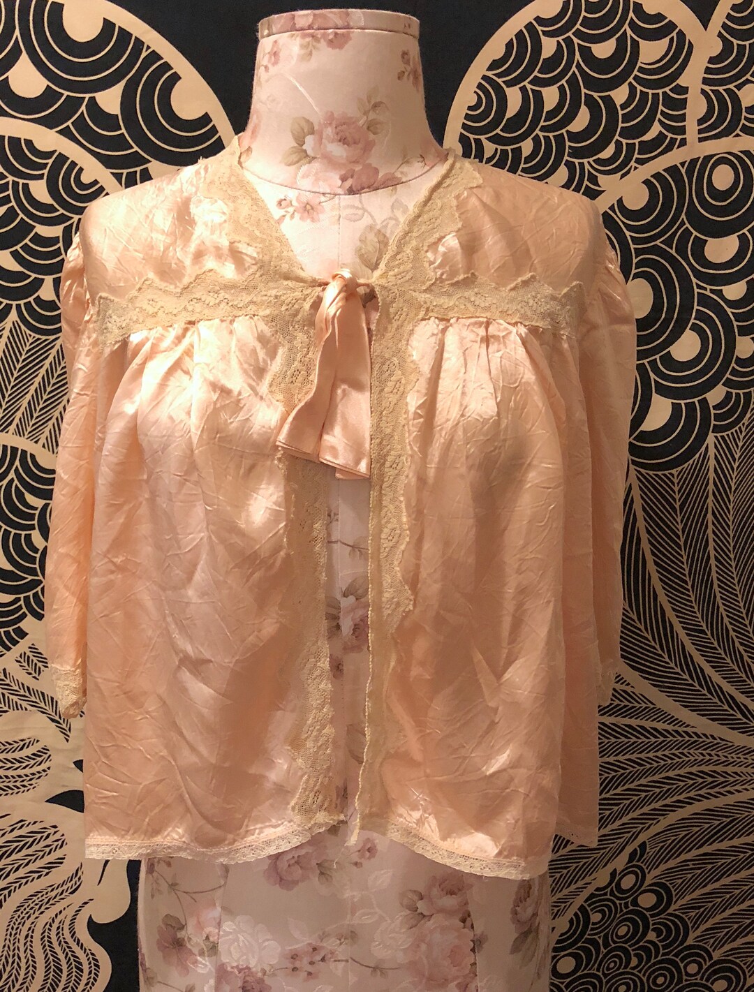 Vintage 1940s Light Pink Silky Bed Jacket Lingerie Top With Lace Edging