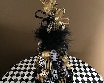 Árbol negro, dorado y blanco de 15”