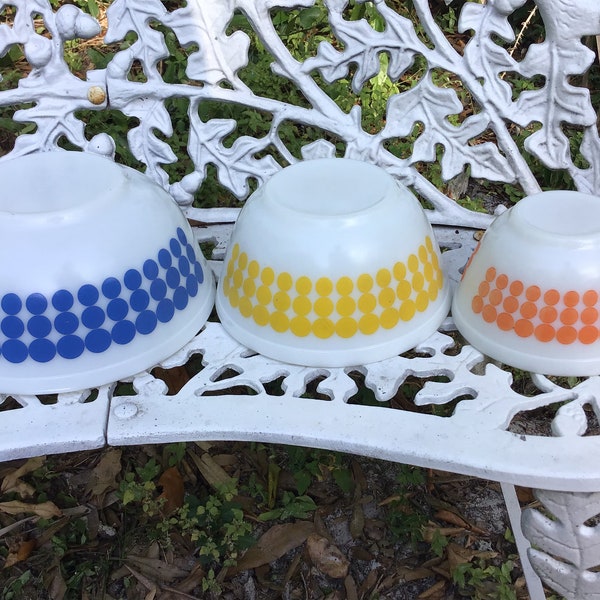 Pyrex Polka Dots Mixing Bowls Set of 3
