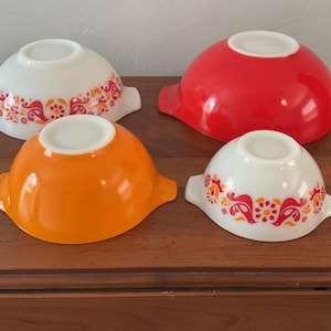 Pyrex Friendship Birds Cinderella Mixing Bowls Complete Set of 4 1970s