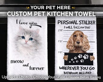 Może przedstawiać: Niestandardowe ręczniki kuchenne dla zwierząt. Jeden przedstawia kota z napisem "I love you, meow and furever". Drugi ręcznik ma psa z napisem "Personal Stalker, I will follow you, wherever you go, bathroom included."