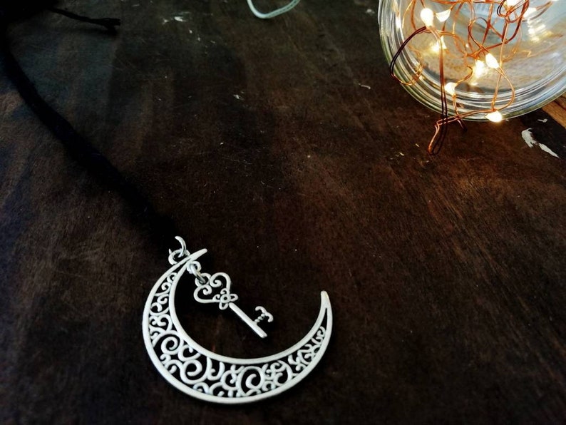 Nu goth moon necklace steampunk moon adjustable lenght necklace