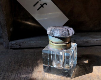 Botella de tintero de vidrio cortado