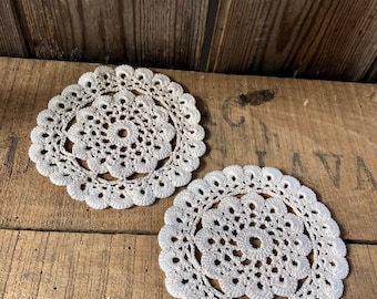 Par de tapetes de ganchillo marfil vintage Copos de nieve