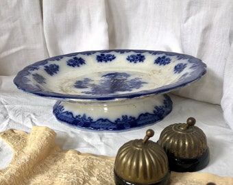 Antiguo soporte de pastel de piedra de hierro azul y blanco