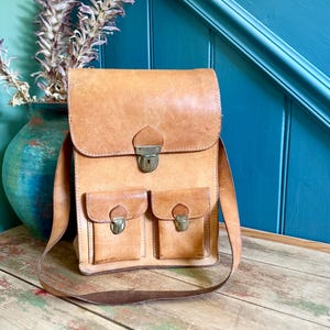 Bolso estilo cartera vintage de cuero color canela