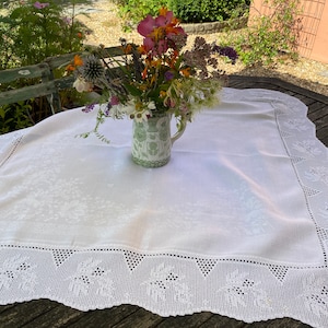 Nappe damassé blanche avec filet crochet bordure image 1