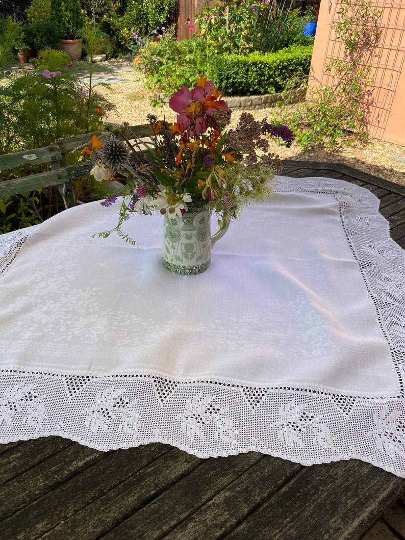 Nappe damassé blanche avec filet crochet bordure image 1