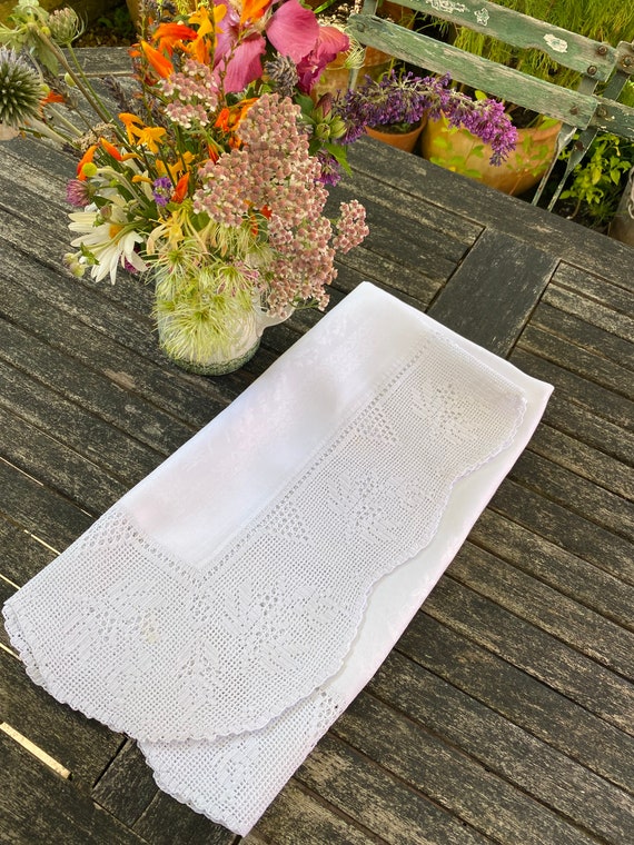 White Damask Tablecloth with Filet Crochet Border - Etsy 日本