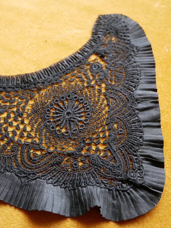 Victorian Mourning Lace Collar plus Other Mournin… - image 5