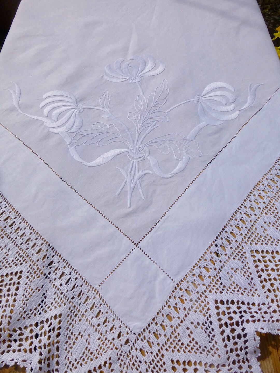 Vintage Fine White Linen Tablecloth With White Embroidery and a Filet ...