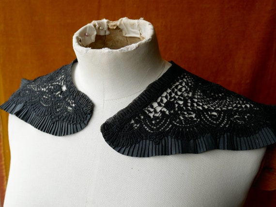 Victorian Mourning Lace Collar plus Other Mournin… - image 2