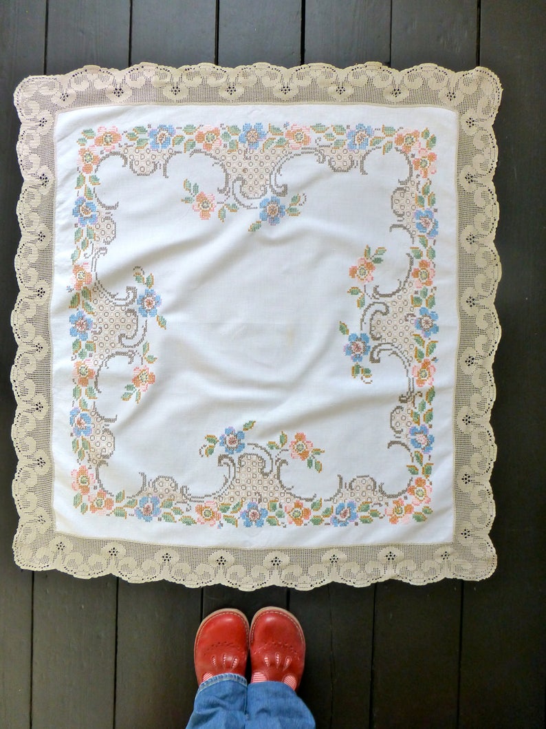 Vintage Linen Tablecloth with Hand Embroidered Cross Stitch /& Crochet Edging 102 x 95cm