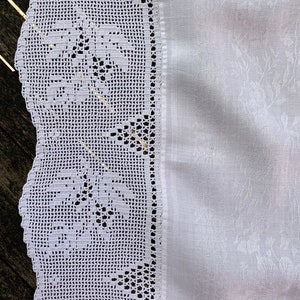 Nappe damassé blanche avec filet crochet bordure image 4