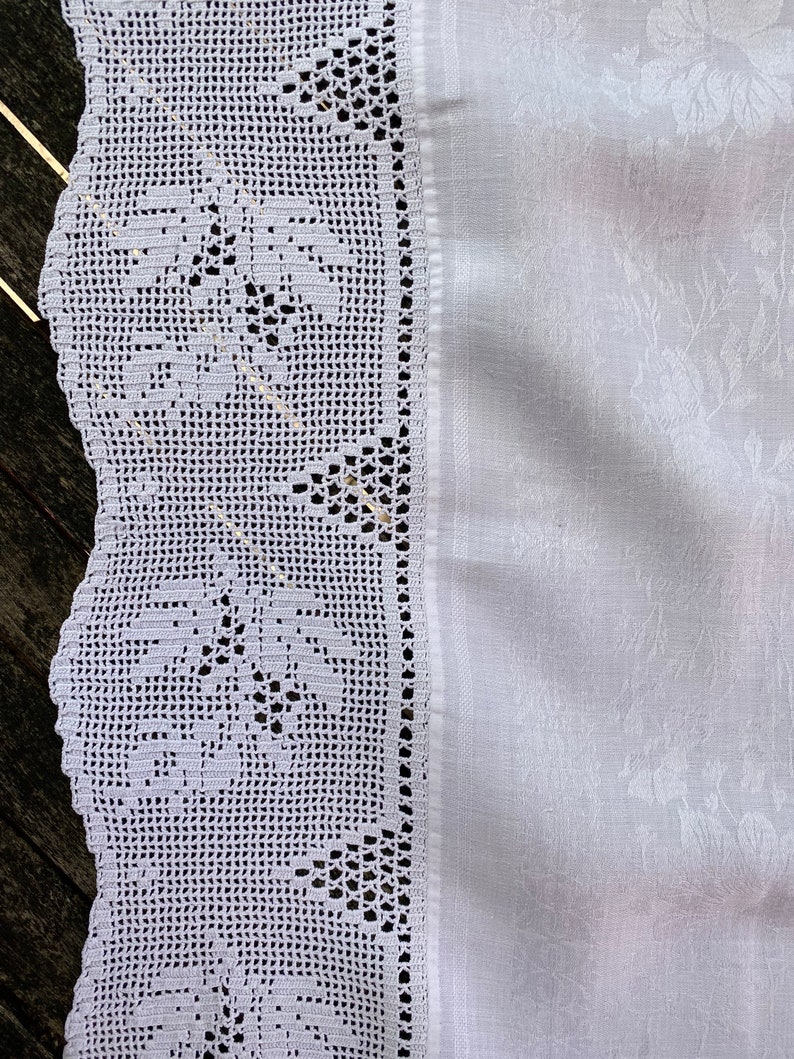 Nappe damassé blanche avec filet crochet bordure image 4
