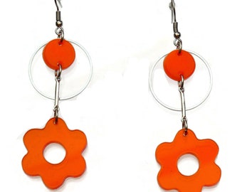 boucles d'oreilles fleur orange transparent, anneau métal, accroche et anneau acier inoxydable, légère, collection printemps/été 2024