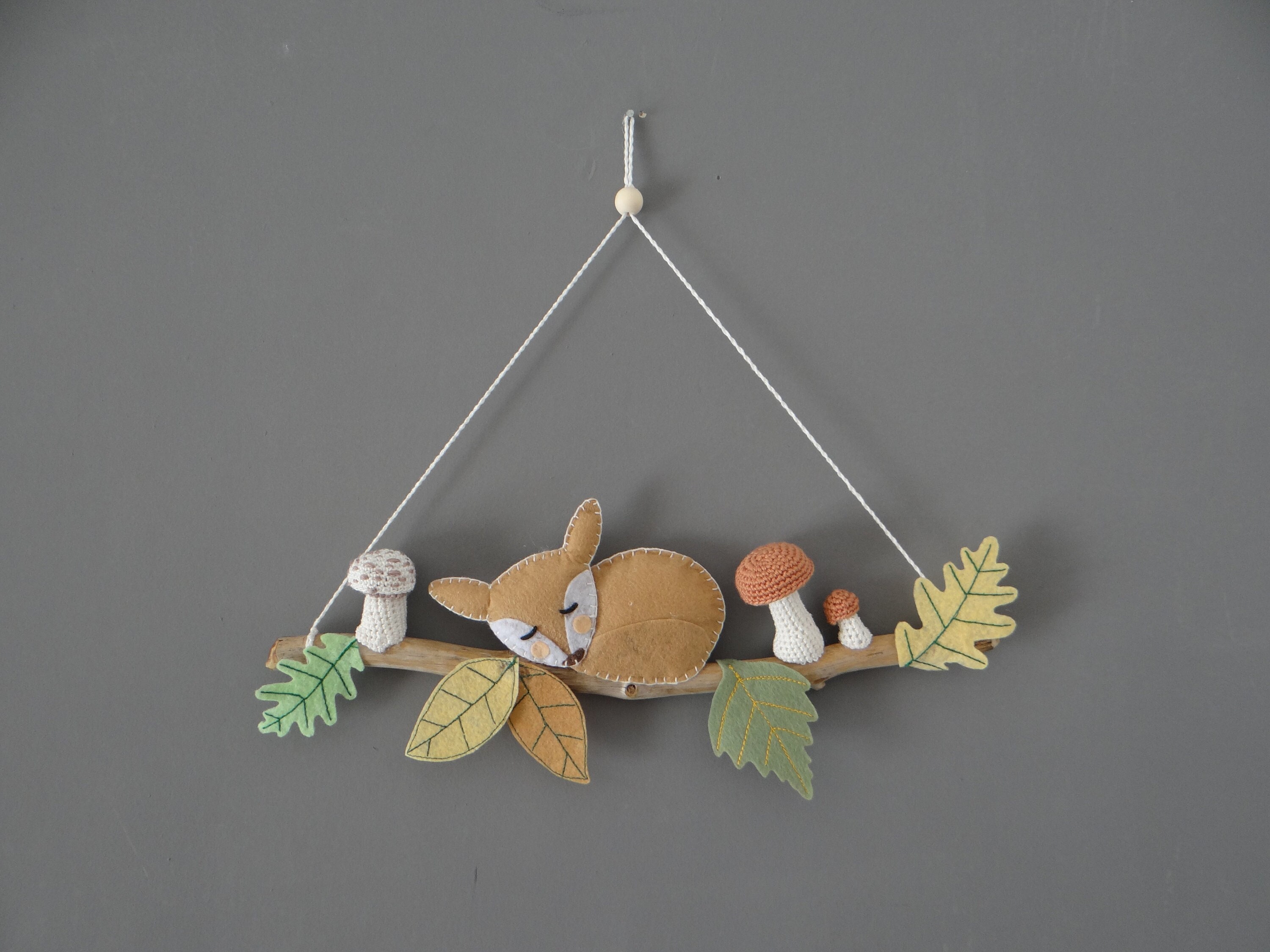 Décoration/Suspension en Bois, Biche, Feuilles et Champignons