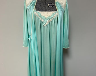 Vintage 60s Vanity Fair bridal, honeymoon, sleeveless, nightgown, robe, peignoir set. In beautiful shape.