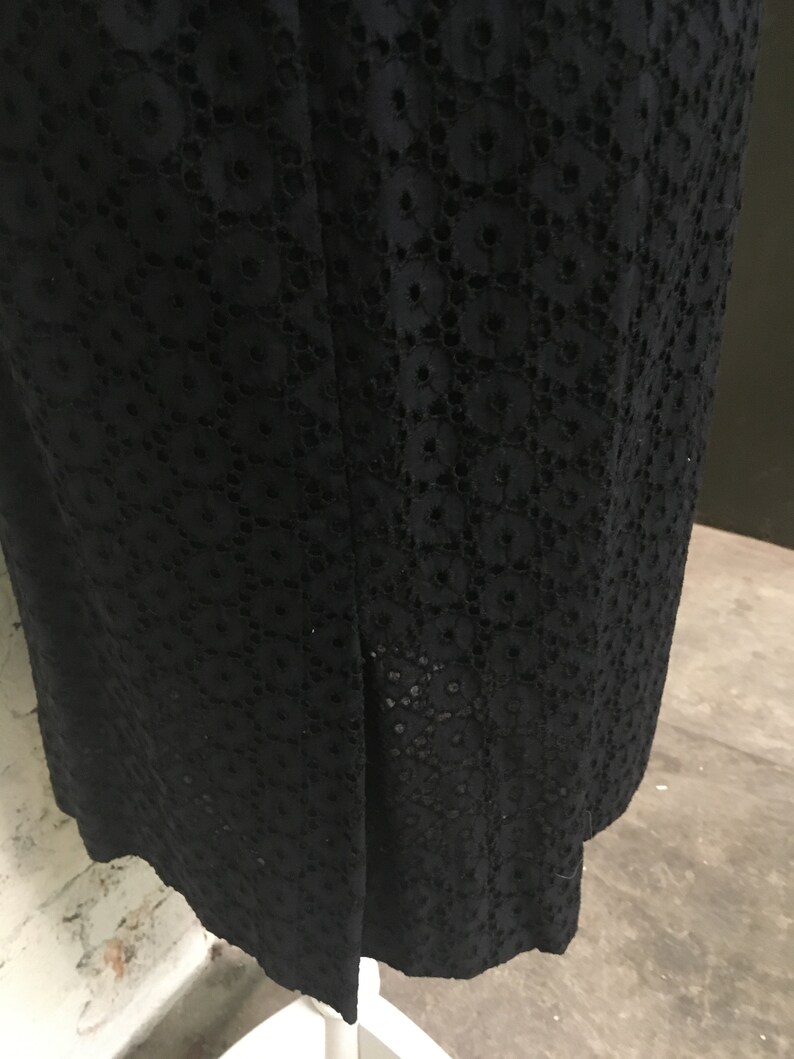 This is an "Leslie Fay Original" black eyelet cotton shift day dress ca 1960 Sz M In fantastic shape. image 4