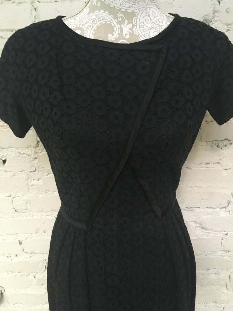 This is an "Leslie Fay Original" black eyelet cotton shift day dress ca 1960 Sz M In fantastic shape. image 3