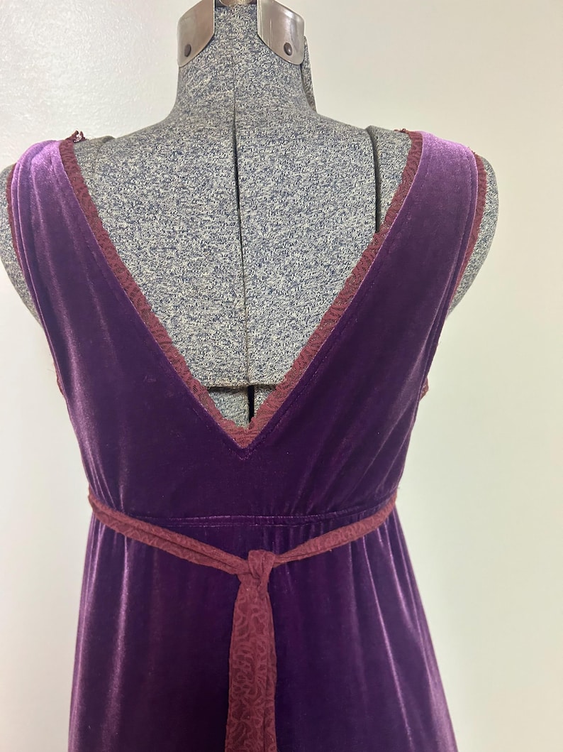 Vintage Free People Purple Velvet dress with Rhinestone/silver accent pin. afbeelding 5