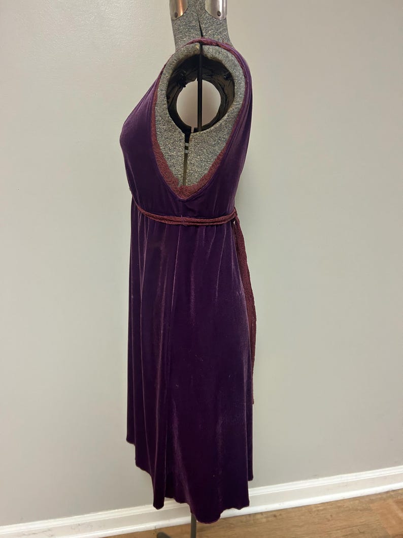 Vintage Free People Purple Velvet dress with Rhinestone/silver accent pin. afbeelding 8