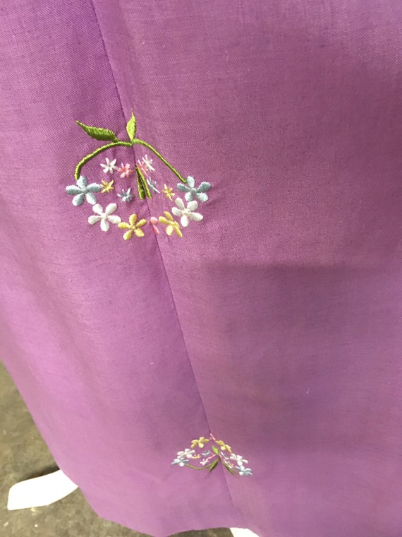 Gorgeous Vintage (1960s) Lavender Embroidered Lin… - image 7