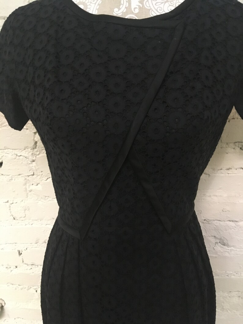 This is an "Leslie Fay Original" black eyelet cotton shift day dress ca 1960 Sz M In fantastic shape. image 7