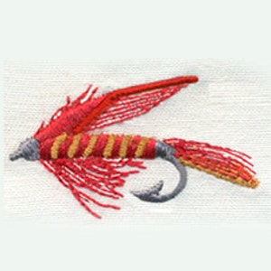 Könnte beinhalten: Eine rote und gelbe Fliege mit einem silbernen Haken. Die Fliege hat einen langen, dünnen Körper und ein Paar Flügel.