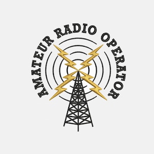Może przedstawiać: Czarno-złota naszywka haftowana z tekstem "Amateur Radio Operator" w kółku wokół stylizowanej wieży radiowej z błyskawicami.