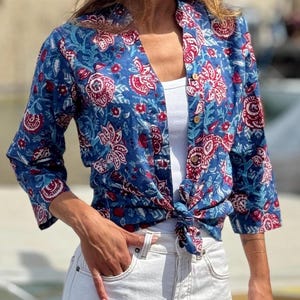 Women&#39;s Indian Cotton Block Print Shirt – Blue Floral Pattern, 3/4 Sleeve V-Neck Top with Wooden Buttons – Handmade Ethical Fashion