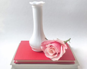 Ribbed Milk Glass Vintage Vase // Vintage Bud Vase