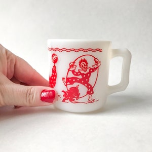 Vintage Milk Glass Circus Mug // Vintage Hazel Atlas Circus Clown & Animal Scene Cup image 3