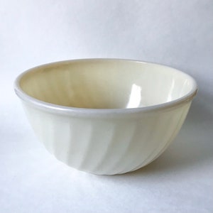 FireKing Custard Glass Swirl Mixing Bowl // Vintage Fire King Twist Bowl