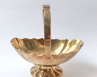 Small Brass Basket with Handle / Made in India // Vintage Brass Decor