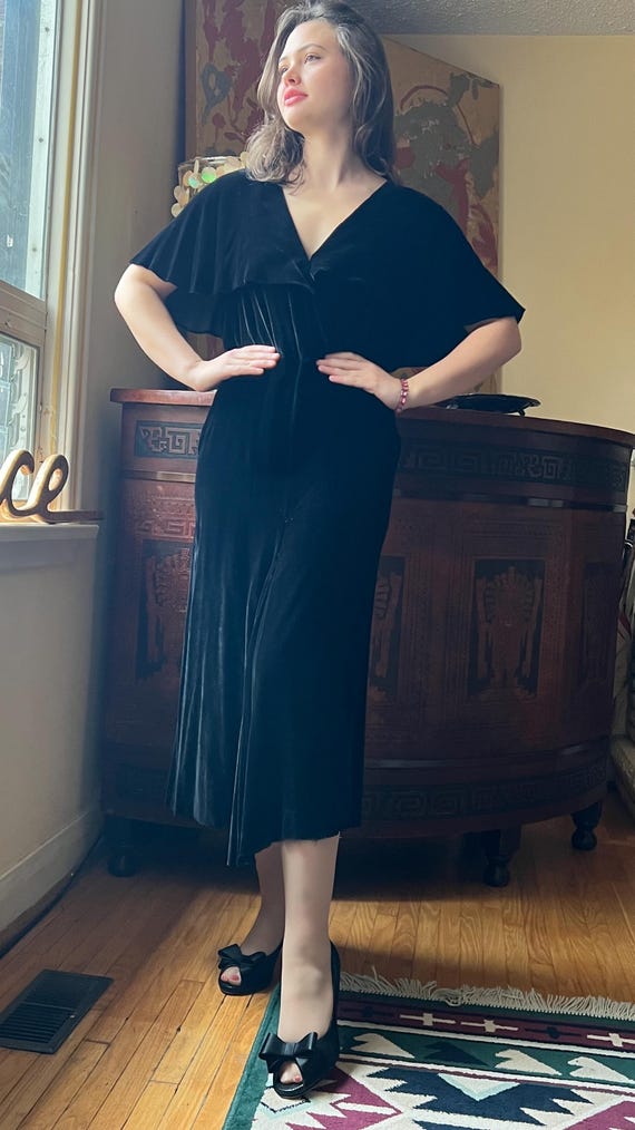 1930s Art Deco Bias Cut Silk Velvet Black Mid Calf Le… - Gem