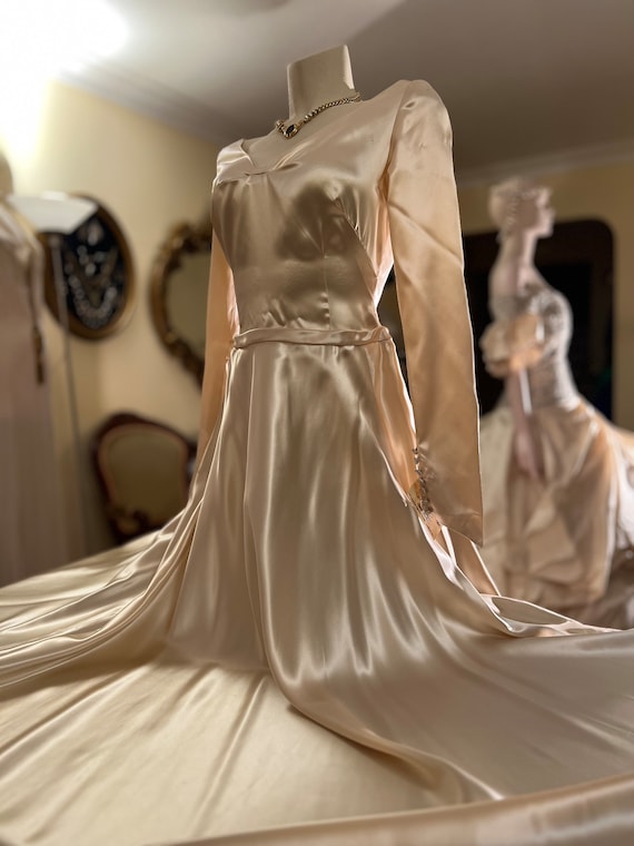 1940’s Art Deco Luxurious Silk Peau de Soie Weddi… - image 5